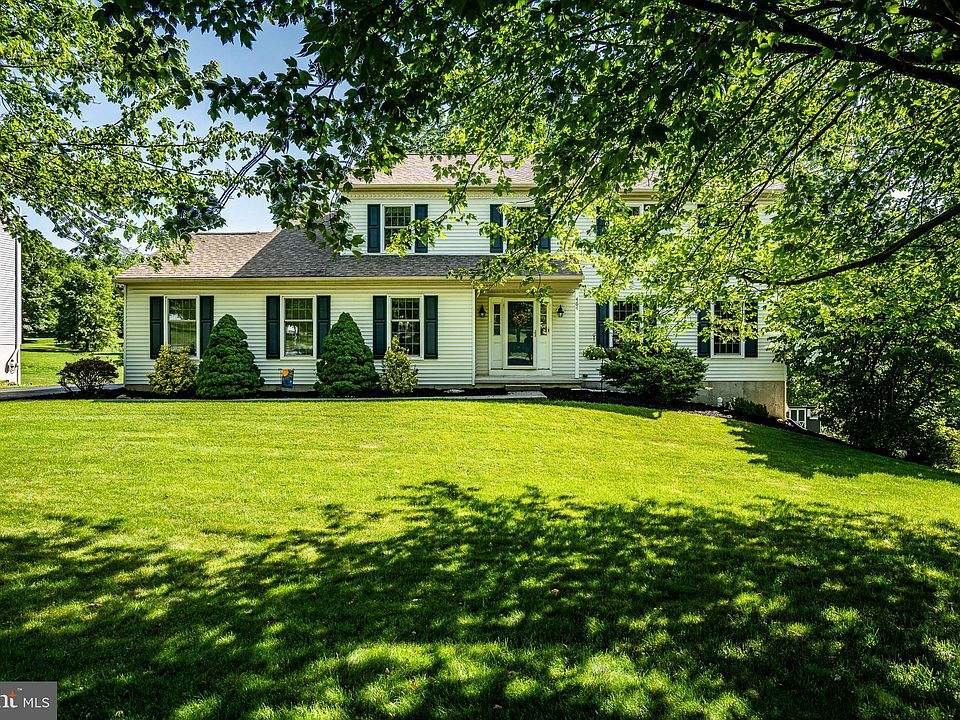 1st image of 464 Creekside Dr