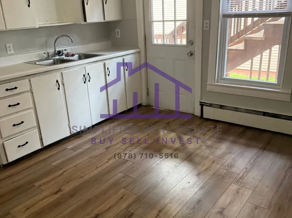 38 College St #2, Lewiston, ME 04240