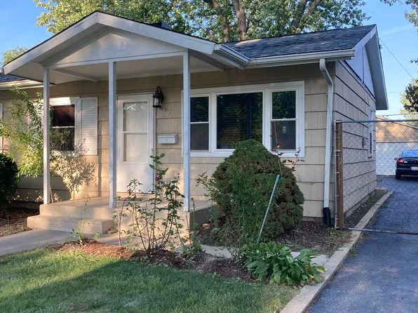887 Foran Ln, Aurora, IL 60506
