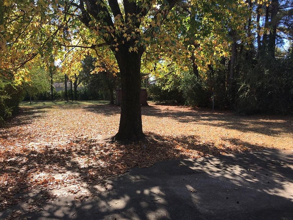2nd image of 702 Woodland Dr