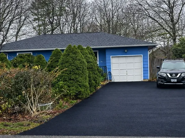 30 Somerset Ave, Mastic, NY 11950