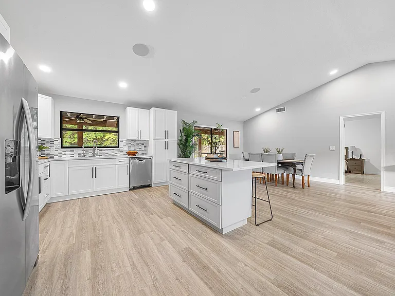 1252 Raintree Ln — Photo 18