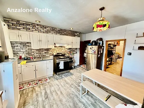 240 Hanover St #2 Photo 1