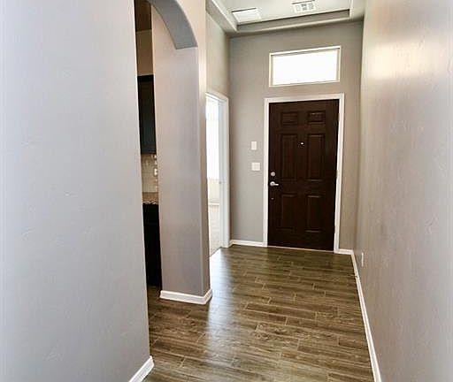 5th image of 838 Holly Park Ave