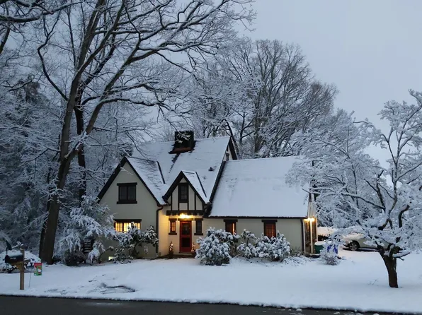 1300 Hillcrest Dr, Blacksburg, VA 24060