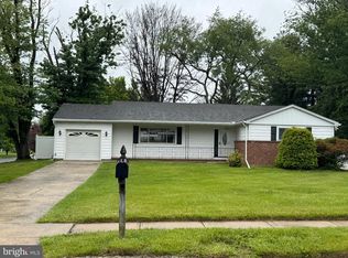 35 Bayberry Rd, Ewing, NJ 08618