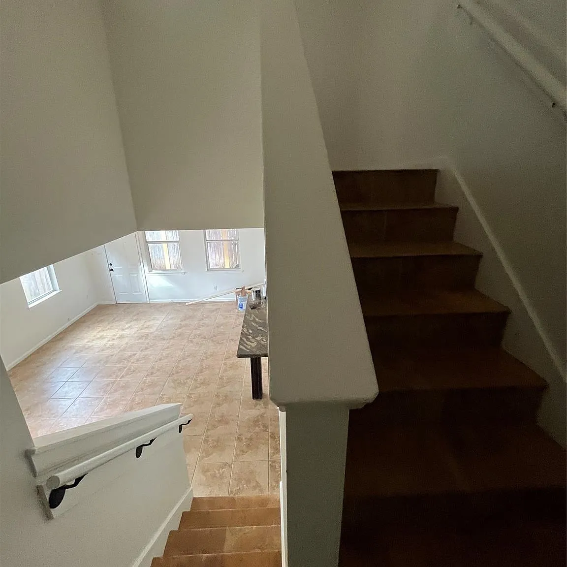4 bed, 3.0 bath, 1960 sqft, $2,000 — Photo 2