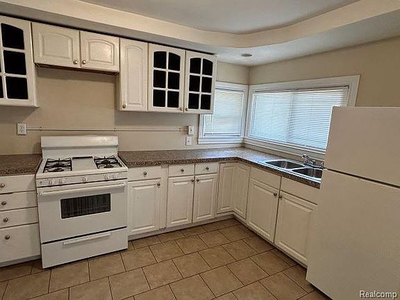 5th image of 8129 Studebaker Ave