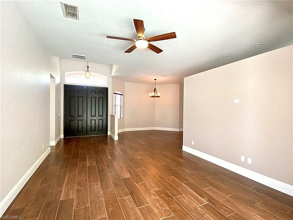 4th image of 5040 Hawthorn Woods Way