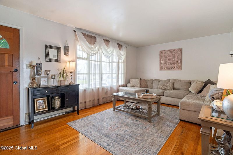 5th image of 3291 Frank Street