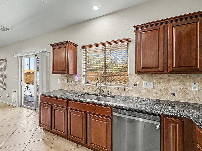 29752 W Amelia Ave — Photo 17