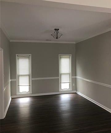 3rd image of 107 Prestwood Ln