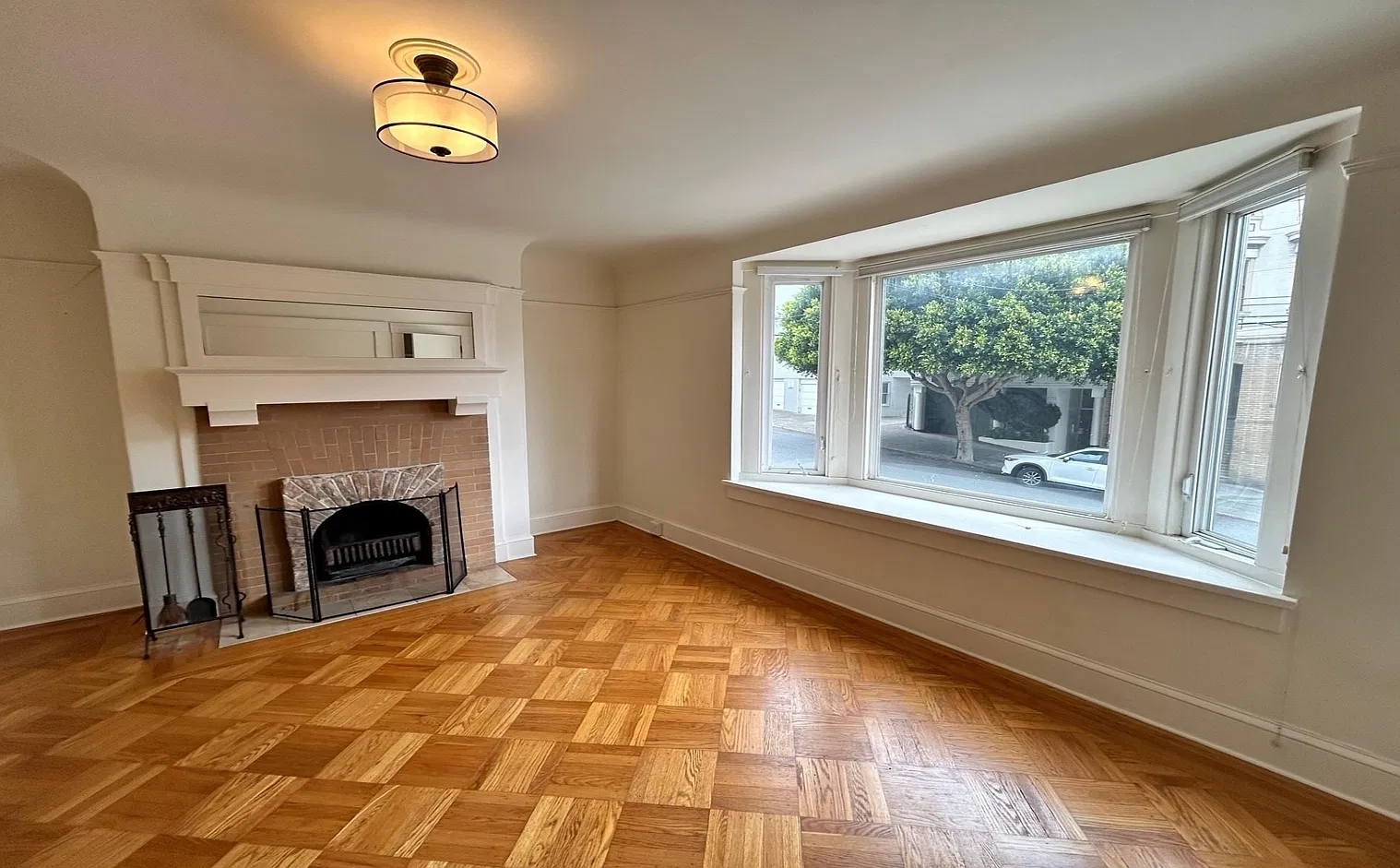 1 bed, 1000 sqft, $5,995 — Photo 2