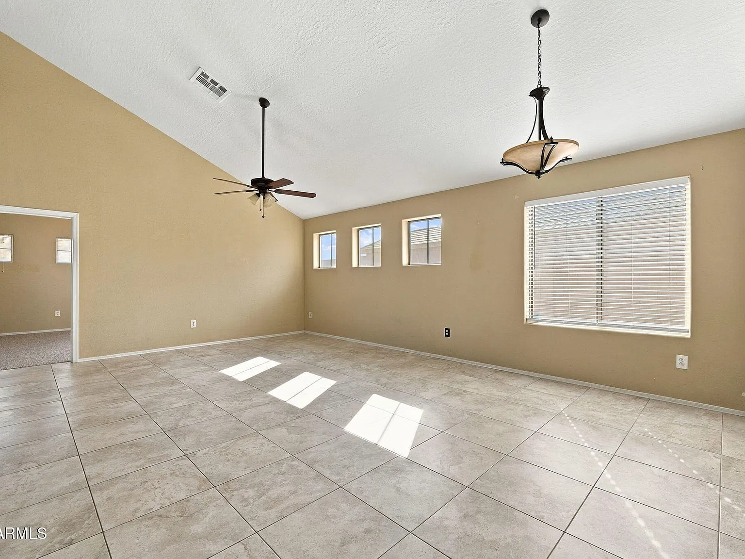 5 bed, 3.0 bath, 3140 sqft, $2,625 — Photo 4
