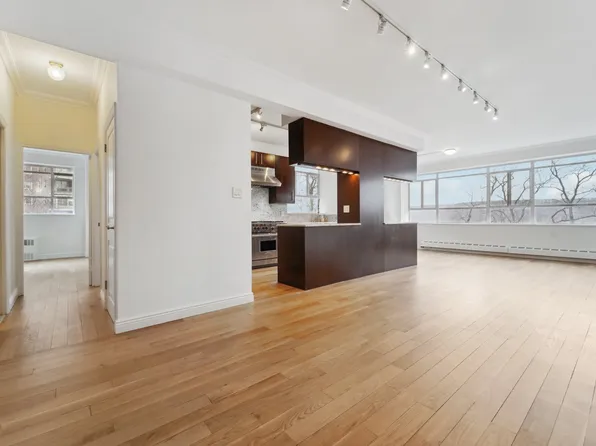 2727 Palisade Avenue image 6 of 25