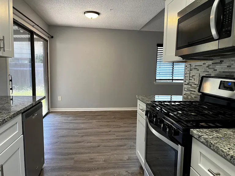 7506 Chelsea Moor #B — Photo 15