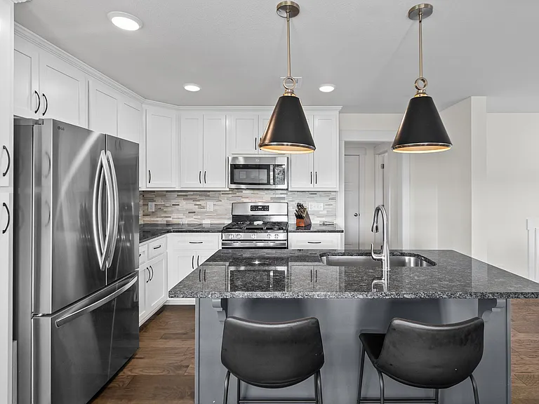 354 Frontier Dr — Photo 15