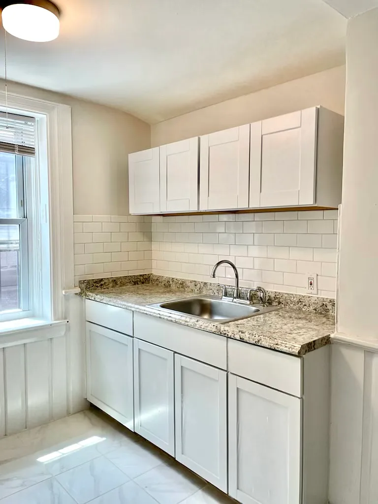 kitchen - 386 Brook St