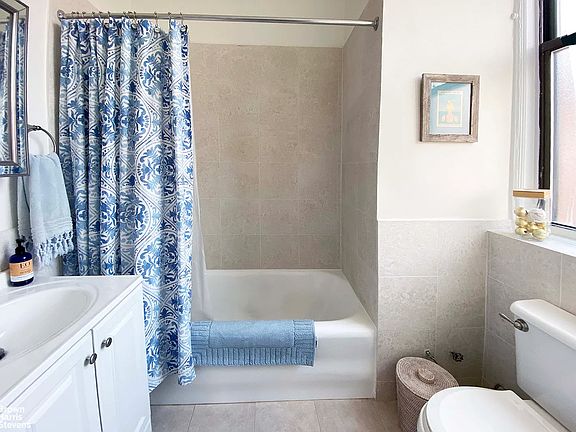 4th image of 54 W 74th St APT 412A