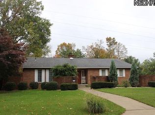 2404 Bur Oak St NE, Canton, OH