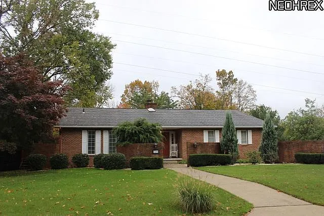 2404 Bur Oak St NE photo 1