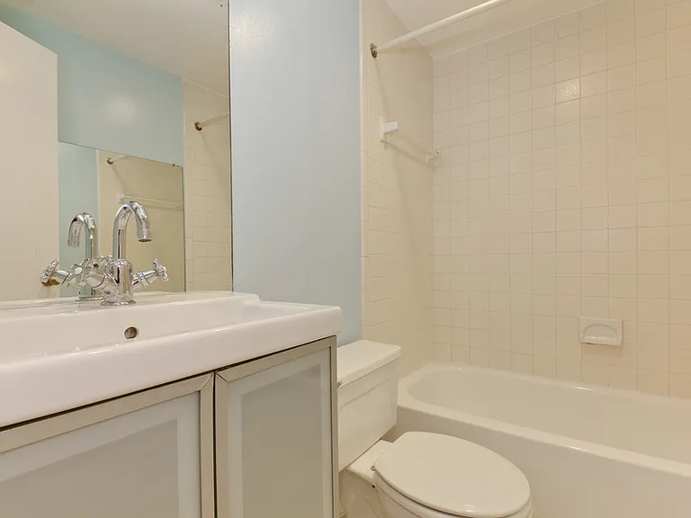 2012 O St NW #25 — Photo 10