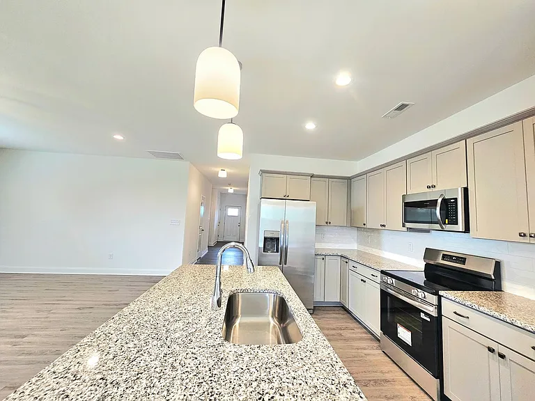 283 Crowville St — Photo 1