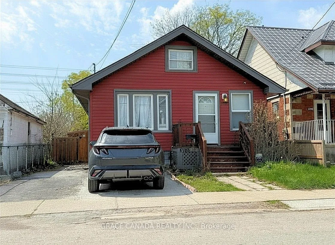Photo 1 of 10 - 4765 6th Ave #MAIN LEVEL - Niagara Falls, ON Primary Photo - 4765 6th Ave #MAIN LEVEL