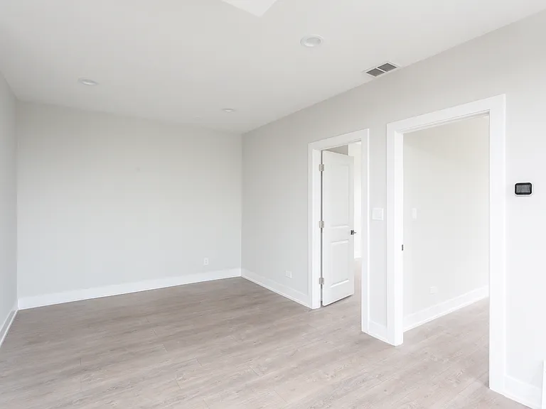 818 W 18th St #O4F — Photo 10