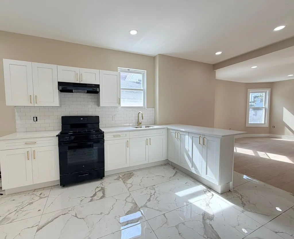 3 bed, $2,400 — Photo 2