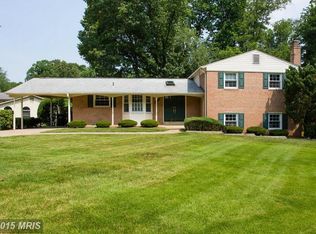 8900 Side Saddle Rd, Springfield, VA 22152