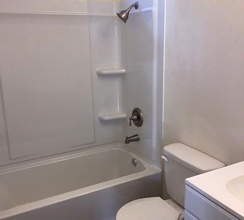 5th image of 4742 Canterbury Ct