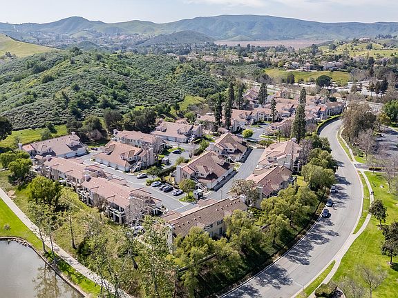 2nd image of 271 Fieldstone Way APT A