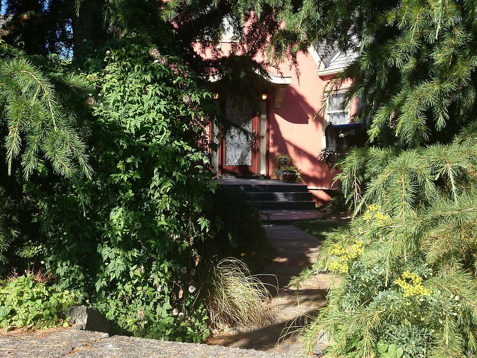 2nd image of 3639 Magnolia Blvd W