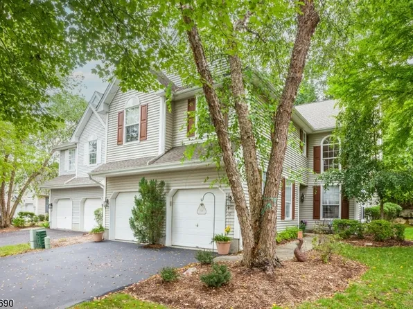 26 Mulberry Ln, Mount Arlington Boro, NJ 07856