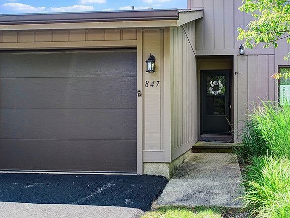 4th image of 847 Shakespeare Dr