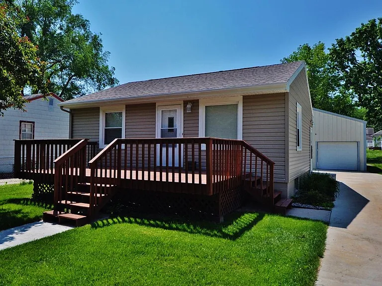 3259 Potter St — Photo 2