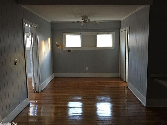 3rd image of 2412 S Poplar St