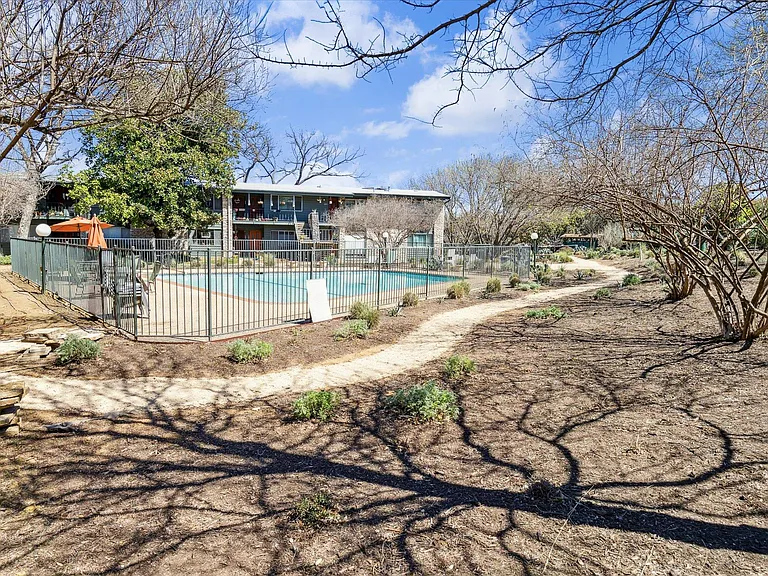 1304 Mariposa Dr #104 — Photo 22