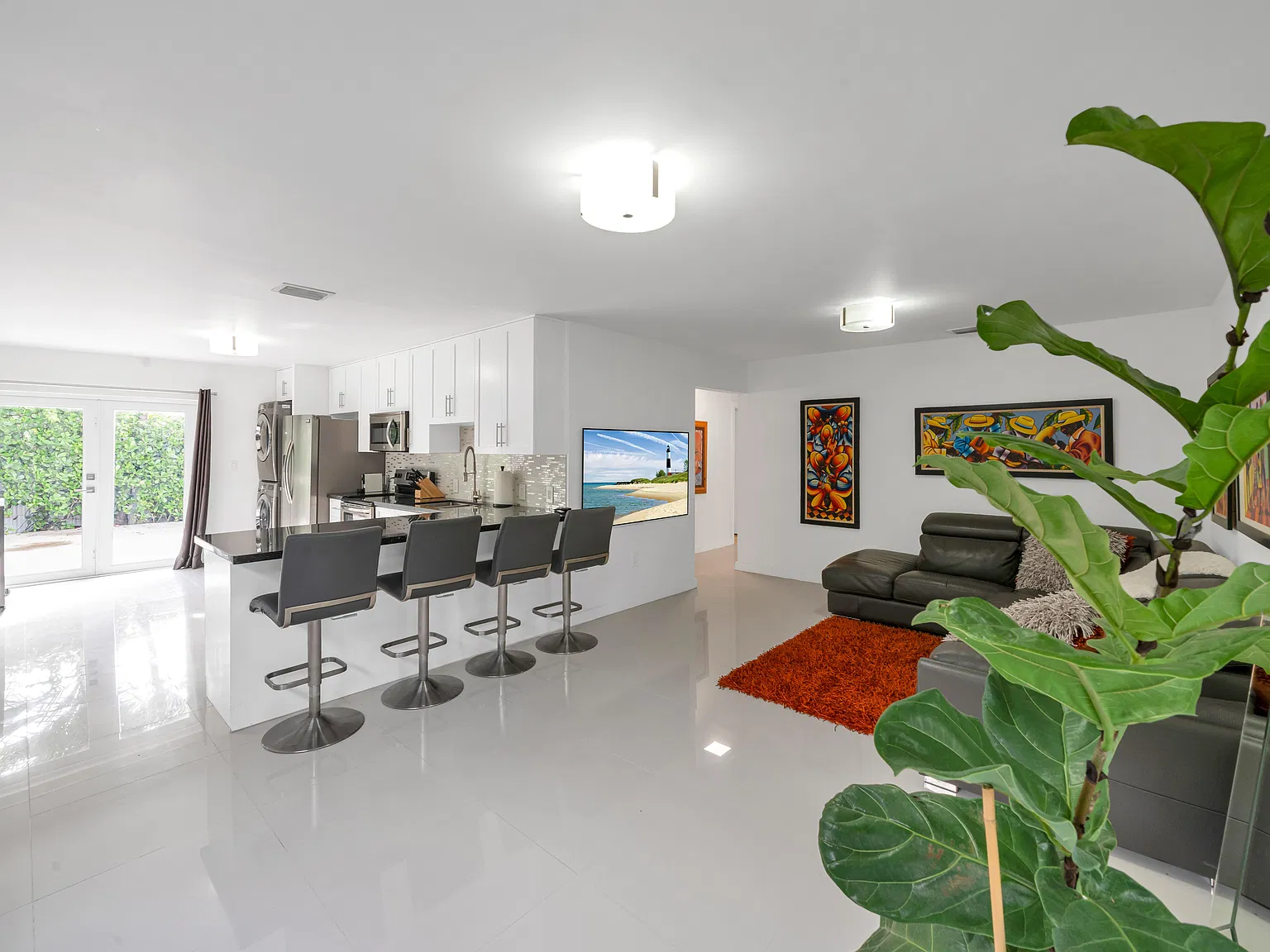 3 bed, 1280 sqft, $3,250 — Photo 1