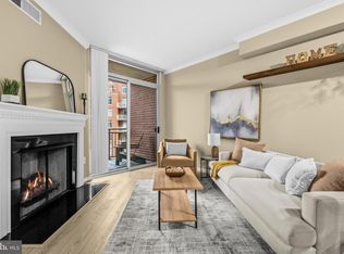 4490 Market Commons Dr Unit 413, Fairfax, VA 22033