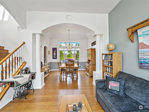3rd image of 444 SW Thornberry Drive