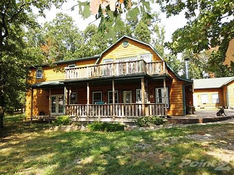 LOVELY PINE LOG 2-STORY 4-BEDROOM HOME!