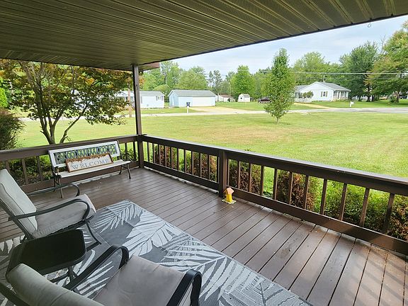 5th image of 608 Douglas Dr