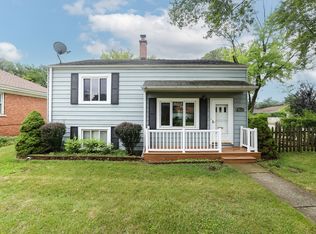 9039 Southview Ave, Brookfield, IL 60513