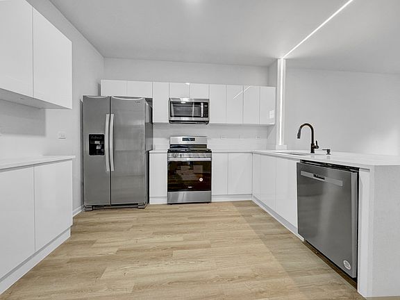4th image of 1089 Ellsworth Dr