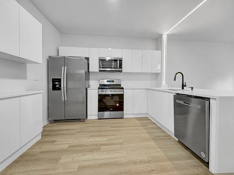 1089 Ellsworth Dr — Photo 4