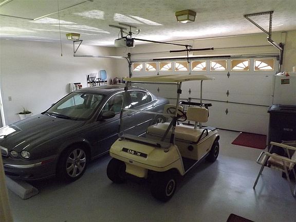 3rd image of 557 Country Club Ln