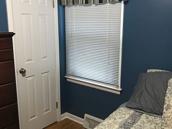 5th image of 71 Yvonne Ave