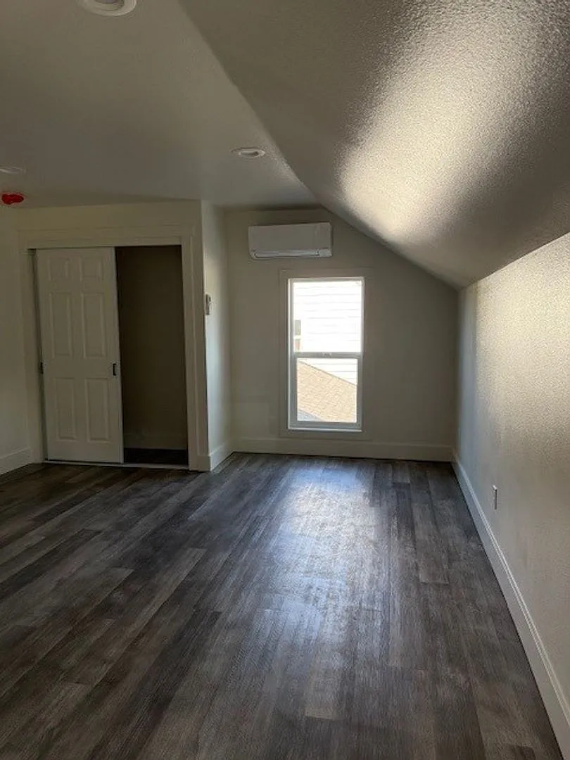 250-Edgewater 7-Plex — Photo 3